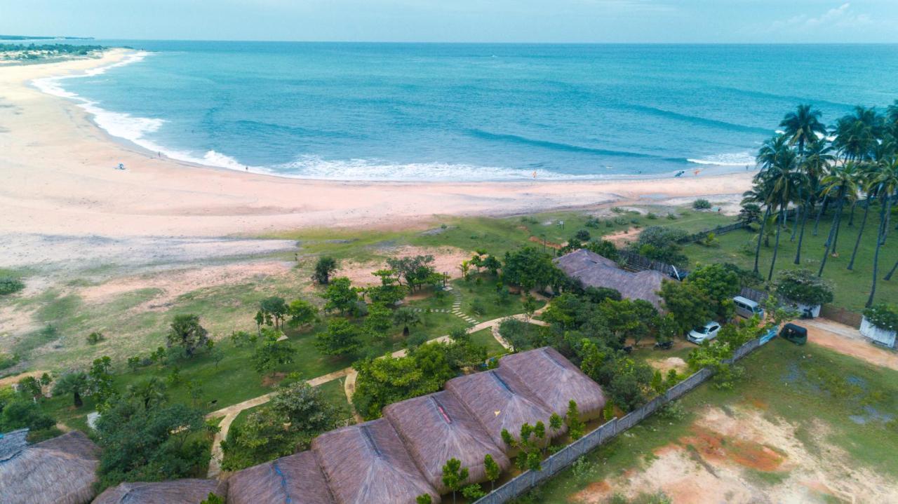 Hotel Blue Waters Arugam Bay Esterno foto