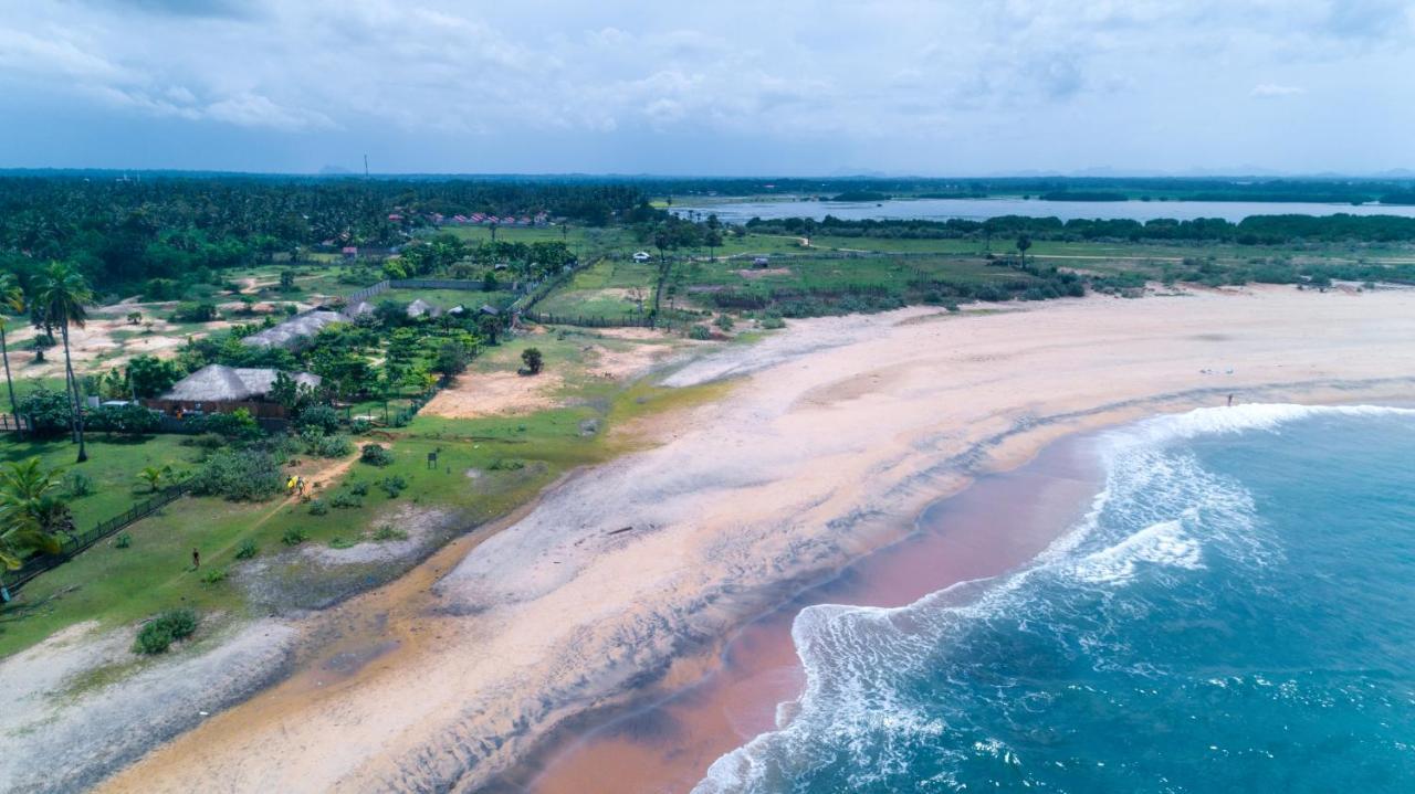 Hotel Blue Waters Arugam Bay Esterno foto