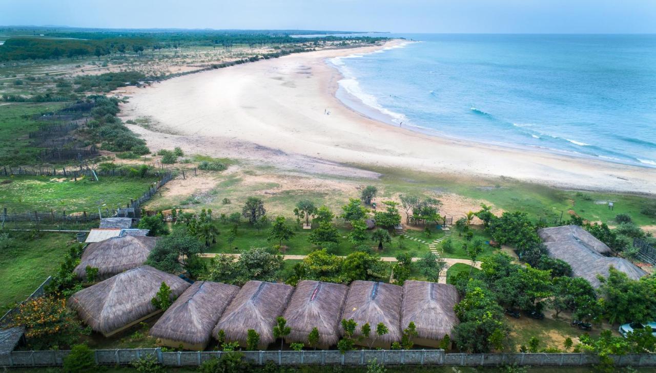 Hotel Blue Waters Arugam Bay Esterno foto