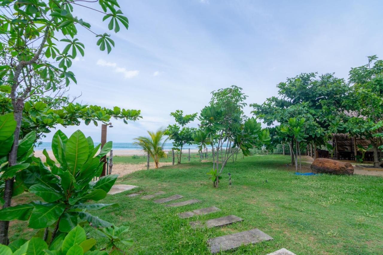 Hotel Blue Waters Arugam Bay Esterno foto