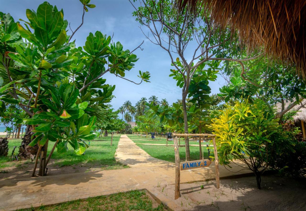 Hotel Blue Waters Arugam Bay Esterno foto