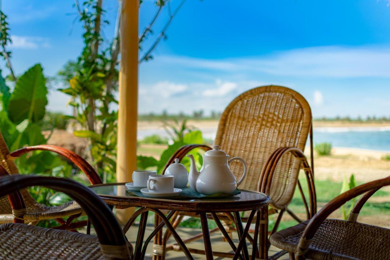 Hotel Blue Waters Arugam Bay Esterno foto